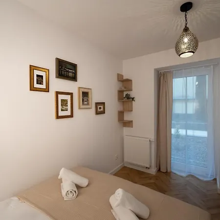 Tyzenhauz Apartments Siemiradzkiego Street Краків Екстер'єр фото