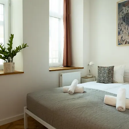Tyzenhauz Apartments Siemiradzkiego Street Краків Екстер'єр фото