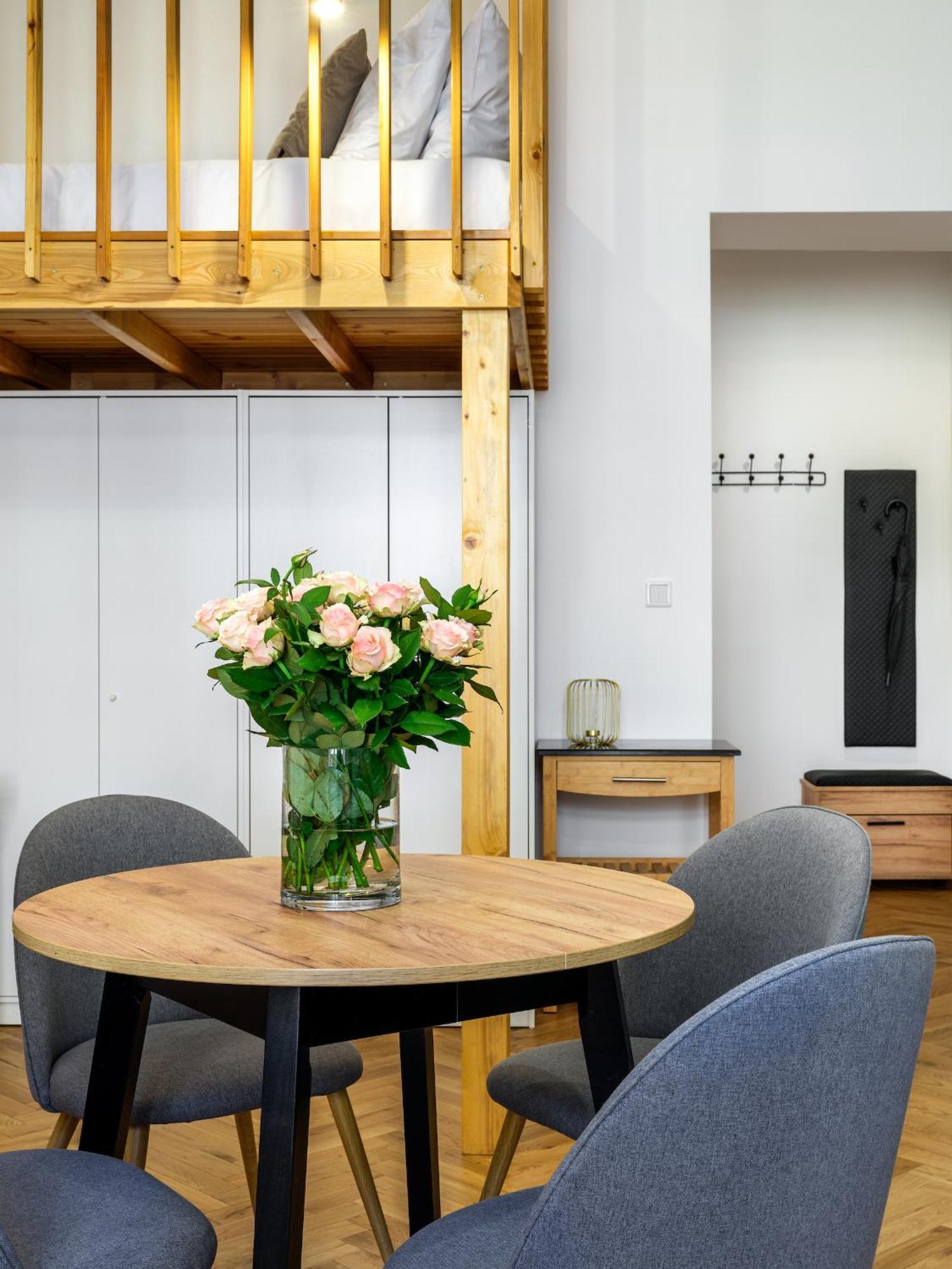 Tyzenhauz Siemiradzkiego Street Apartmán *
